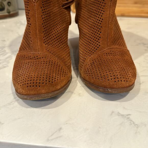 Toms Lunata Chestnut Suede Perforated Boots booties well worn still lots life - Picture 5 of 9